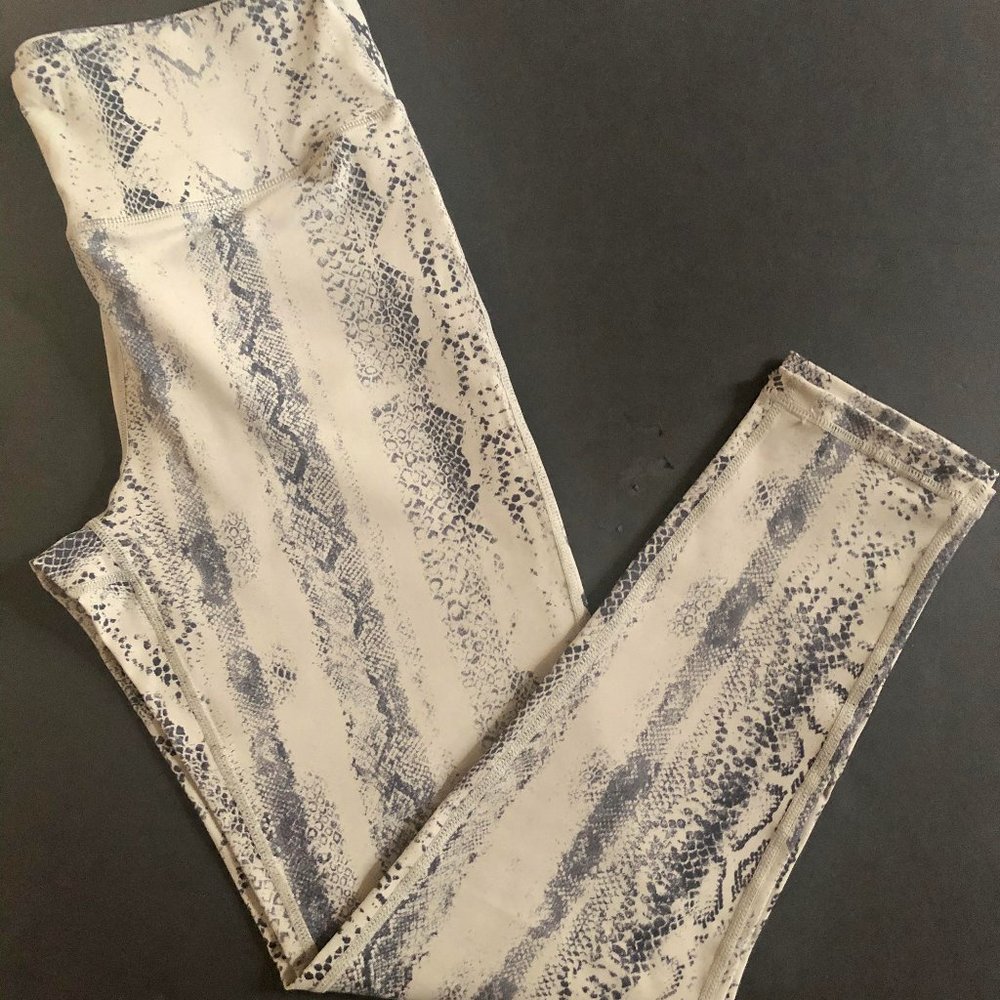 ~PLUS~NWT- Python Print Leggings - Picture 3 of 6
